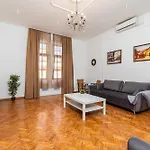 Real Apartments Andrassy
