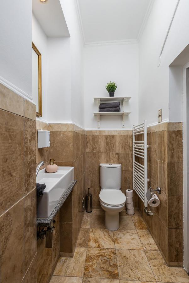 Real Andrassy Apartament *